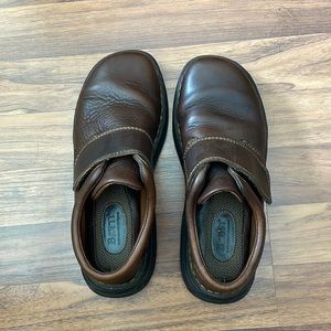 Born shoes with Velcro strap